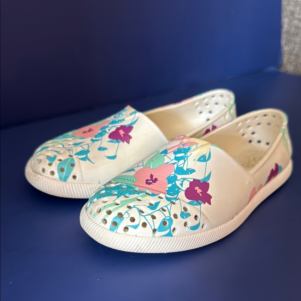 Native Cream and Pink Floral Flats pool beach shoes aqua white 11